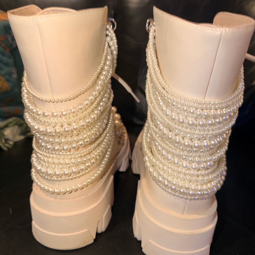 Elegant Pearl-Embellished Cream Boots - Picture 6 of 6